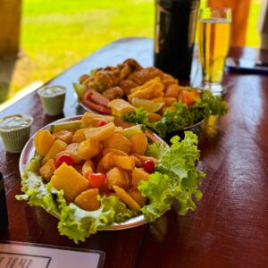 cerveja-petiscos-almoco-rancho-beira-rio-pirenopolis