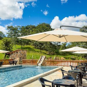 lazer-descanso-cachoeira-pirenopolis-piscina
