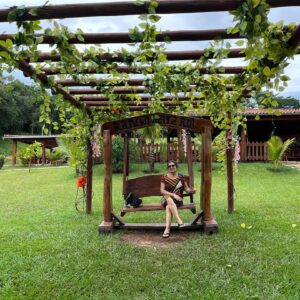 rancho-beira-rio-bancos-sombra-area-verde-rio